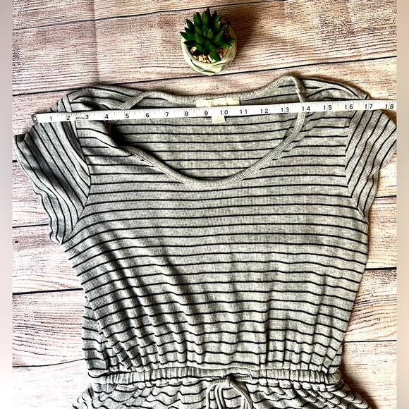 OLIVE&OAK Grey Small Striped Dress With Drawstring - Picture 4 of 6